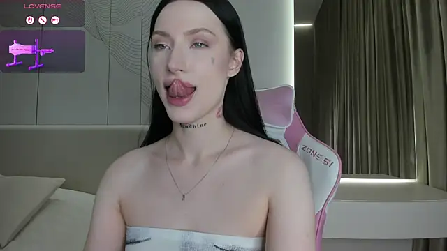 JenniferQueen11 online show from July 10, 6:21 pm