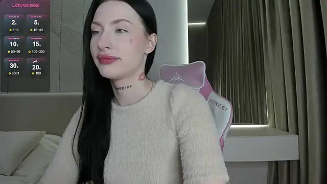 JenniferQueen11 online show from July 11, 4:10 pm