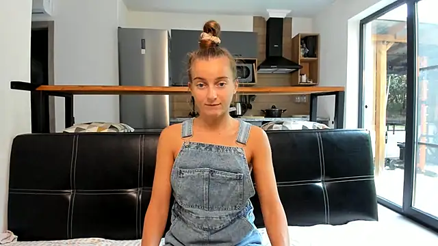 Snapshot of ElizSweet chatting on October 23, 8:57 am ElizSweet online show from October 23, 8:57 am