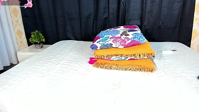 DENISE WOLFE online show from March 19, 6:44 pm