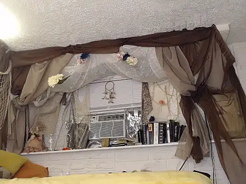 MaxiMillz online show from October 20, 4:35 am