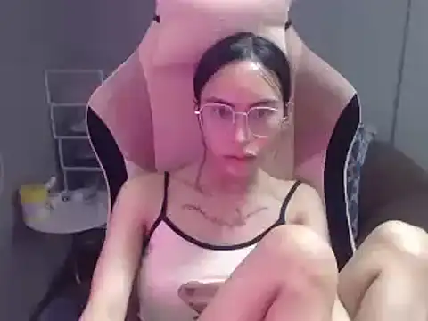 Snapshot of sexybigcockandtits chatting on February 20, 1:40 pm sexybigcockandtits online show from February 20, 1:40 pm