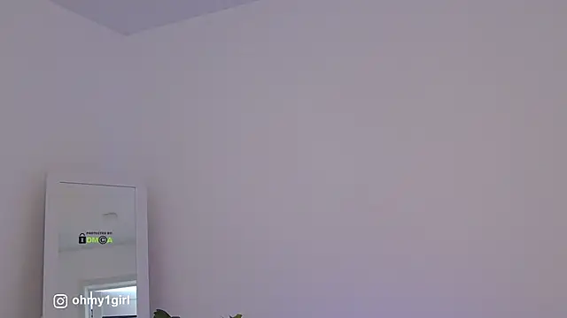 Snapshot of Fallinlove1 chatting on March 2, 11:06 am Fallinlove1 online show from March 2, 11:06 am