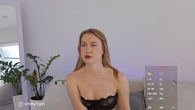 Snapshot of Fallinlove1 chatting on March 3, 7:25 am Fallinlove1 online show from March 3, 7:25 am