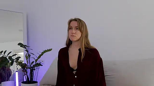 Snapshot of Fallinlove1 chatting on March 14, 12:43 pm Fallinlove1 online show from March 14, 12:43 pm