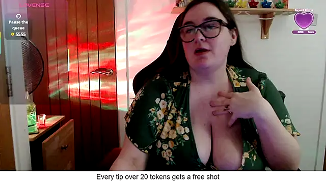 Rebecca Summer online show from May 3, 3:51 pm