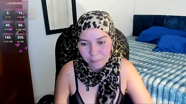 Snapshot of MatchedEyebrow chatting on June 4, 10:05 pm MatchedEyebrow online show from June 4, 10:05 pm
