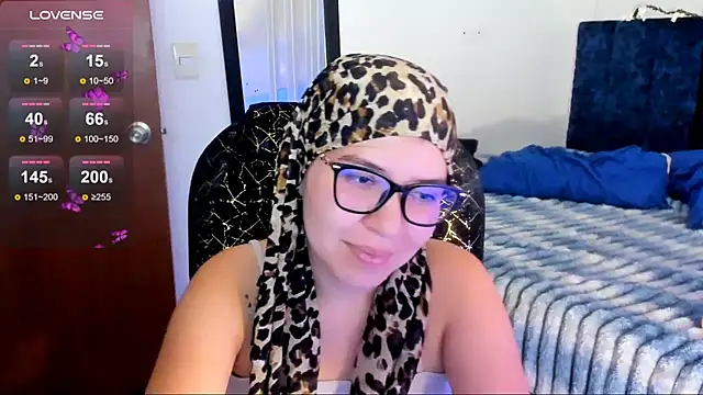 Snapshot of MatchedEyebrow chatting on June 15, 10:01 pm MatchedEyebrow online show from June 15, 10:01 pm