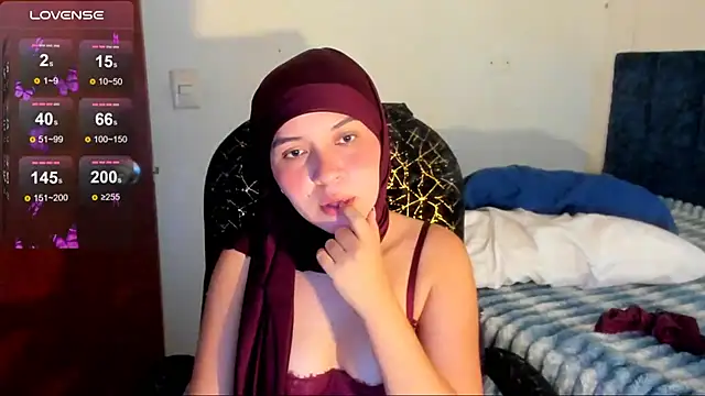 Snapshot of MatchedEyebrow chatting on July 24, 9:35 pm MatchedEyebrow online show from July 24, 9:35 pm