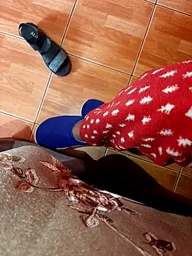 Snapshot of feet_toes chatting on December 15, 6:17 am feet toes online show from December 15, 6:17 am