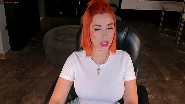 Snapshot of MadelineFox chatting on September 28, 12:43 pm MadelineFox online show from September 28, 12:43 pm