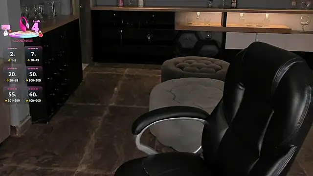 Snapshot of MadelineFox chatting on April 10, 9:36 am MadelineFox online show from April 10, 9:36 am