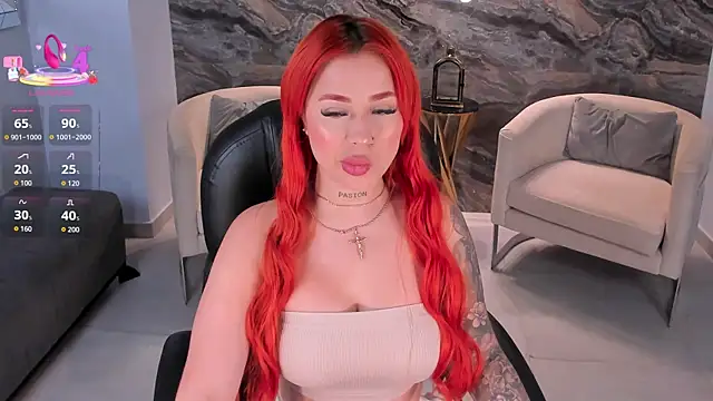 Snapshot of MadelineFox chatting on April 16, 9:10 am MadelineFox online show from April 16, 9:10 am