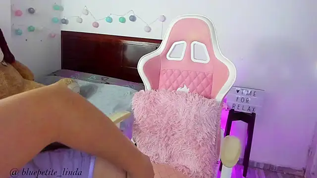 Blue Petite online show from December 4, 2:48 pm