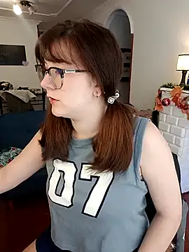 Snapshot of HunnyyLove chatting on December 2, 3:47 pm HunnyyLove online show from December 2, 3:47 pm