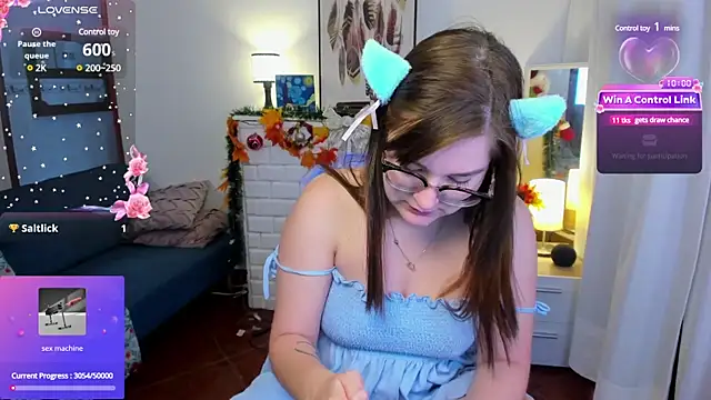 Snapshot of HunnyyLove chatting on December 6, 3:44 pm HunnyyLove online show from December 6, 3:44 pm