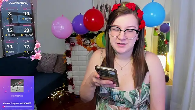 Snapshot of HunnyyLove chatting on December 12, 4:10 pm HunnyyLove online show from December 12, 4:10 pm