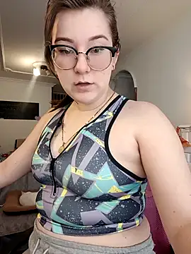 Snapshot of HunnyyLove chatting on February 24, 5:53 pm HunnyyLove online show from February 24, 5:53 pm