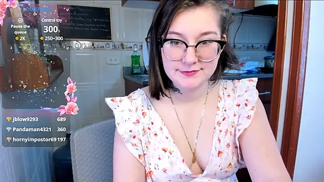 Snapshot of HunnyyLove chatting on March 8, 8:57 pm HunnyyLove online show from March 8, 8:57 pm