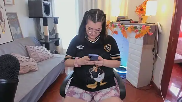 Snapshot of HunnyyLove chatting on September 8, 4:39 pm HunnyyLove online show from September 8, 4:39 pm