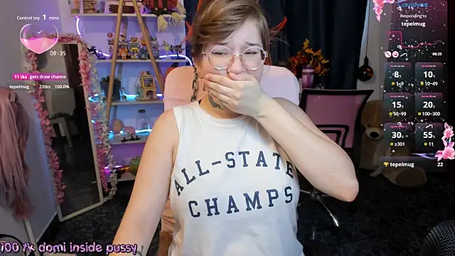 Snapshot of HunnyyLove chatting on October 26, 1:39 pm HunnyyLove online show from October 26, 1:39 pm