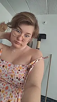 Snapshot of HunnyyLove chatting on February 7, 2:21 pm HunnyyLove online show from February 7, 2:21 pm