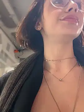 Camilla Railian online show from January 3, 2:40 pm