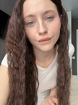 Camilla Railian online show from March 12, 1:19 pm