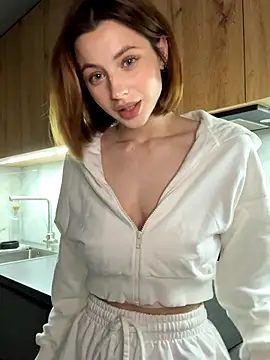 Camilla Railian online show from September 16, 1:50 am