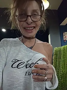 Snapshot of FrozenWaffle chatting on July 18, 4:55 pm FrozenWaffle online show from July 18, 4:55 pm