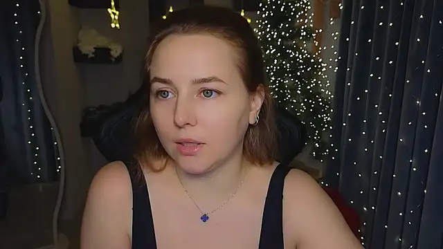 Snapshot of Mira_Mermayd chatting on December 15, 8:07 am Mira Mermayd online show from December 15, 8:07 am