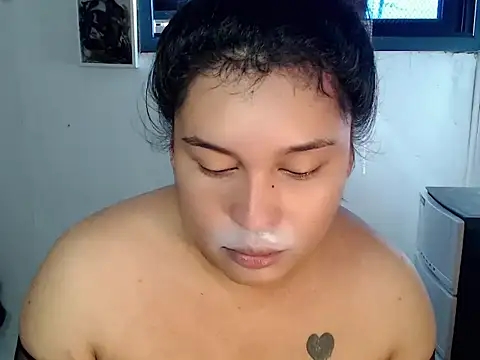 Snapshot of Hardcore_Tgirl chatting on June 18, 12:11 am Hardcore Tgirl online show from June 18, 12:11 am