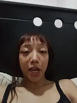 Snapshot of Karmakuro chatting on May 12, 7:38 am Karmakuro online show from May 12, 7:38 am