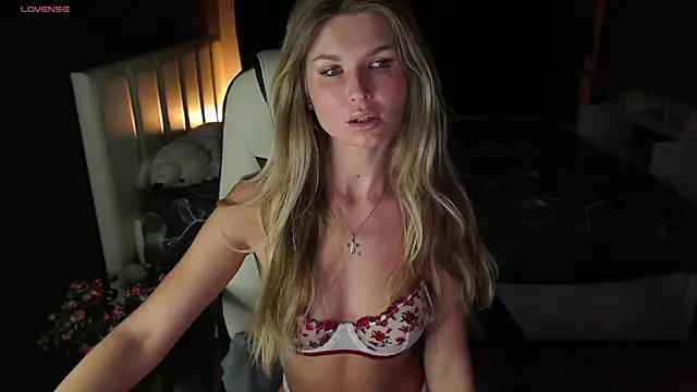 Snapshot of AngelMiaM chatting on January 29, 8:04 pm AngelMiaM online show from January 29, 8:04 pm