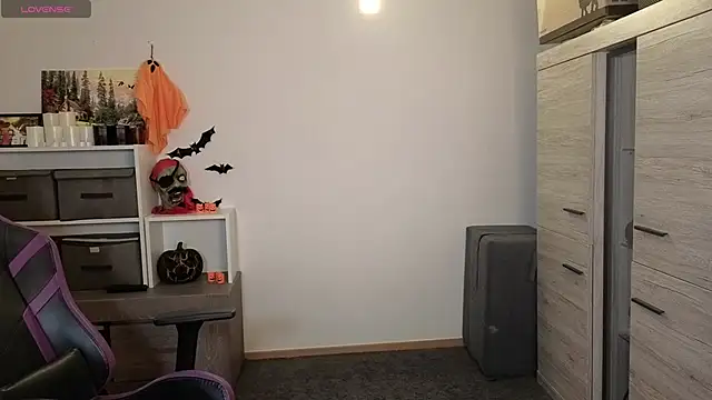 Snapshot of TinniAngel chatting on October 11, 5:33 pm TinniAngel online show from October 11, 5:33 pm