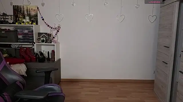 Snapshot of TinniAngel chatting on March 14, 6:57 pm TinniAngel online show from March 14, 6:57 pm