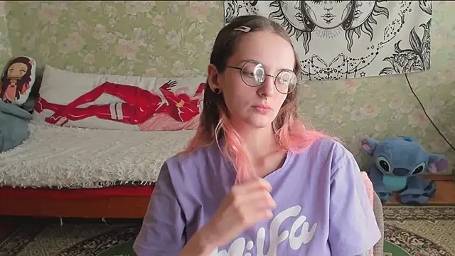 Cutie Adelia online show from May 2, 11:26 am