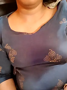 Snapshot of Diya_143 chatting on March 16, 8:10 am Diya 143 online show from March 16, 8:10 am