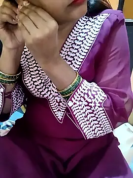 Snapshot of Diya_143 chatting on November 6, 6:36 am Diya 143 online show from November 6, 6:36 am