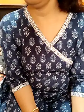 Snapshot of Diya_143 chatting on November 7, 7:08 am Diya 143 online show from November 7, 7:08 am