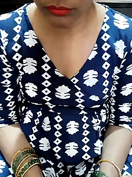 Snapshot of Diya_143 chatting on November 8, 7:52 am Diya 143 online show from November 8, 7:52 am