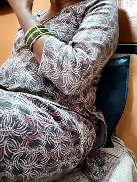 Snapshot of Diya_143 chatting on November 12, 4:57 am Diya 143 online show from November 12, 4:57 am