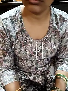 Snapshot of Diya_143 chatting on November 12, 5:02 pm Diya 143 online show from November 12, 5:02 pm