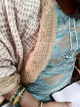 Snapshot of Diya_143 chatting on November 15, 5:16 am Diya 143 online show from November 15, 5:16 am