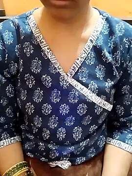 Snapshot of Diya_143 chatting on November 17, 10:21 am Diya 143 online show from November 17, 10:21 am