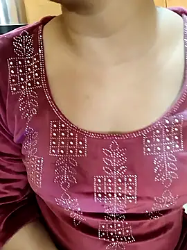 Snapshot of Diya_143 chatting on November 18, 7:02 am Diya 143 online show from November 18, 7:02 am