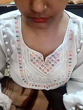 Snapshot of Diya_143 chatting on November 19, 7:52 am Diya 143 online show from November 19, 7:52 am