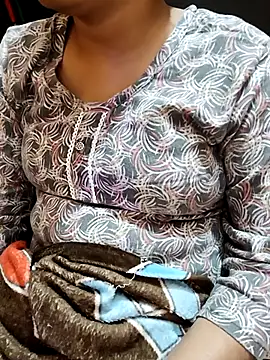 Snapshot of Diya_143 chatting on November 20, 8:25 am Diya 143 online show from November 20, 8:25 am