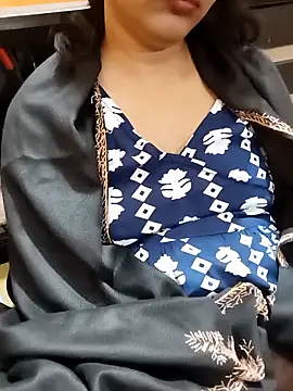 Snapshot of Diya_143 chatting on November 23, 7:02 pm Diya 143 online show from November 23, 7:02 pm