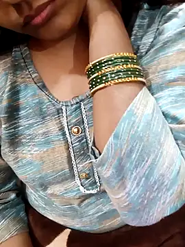 Snapshot of Diya_143 chatting on November 24, 7:57 pm Diya 143 online show from November 24, 7:57 pm